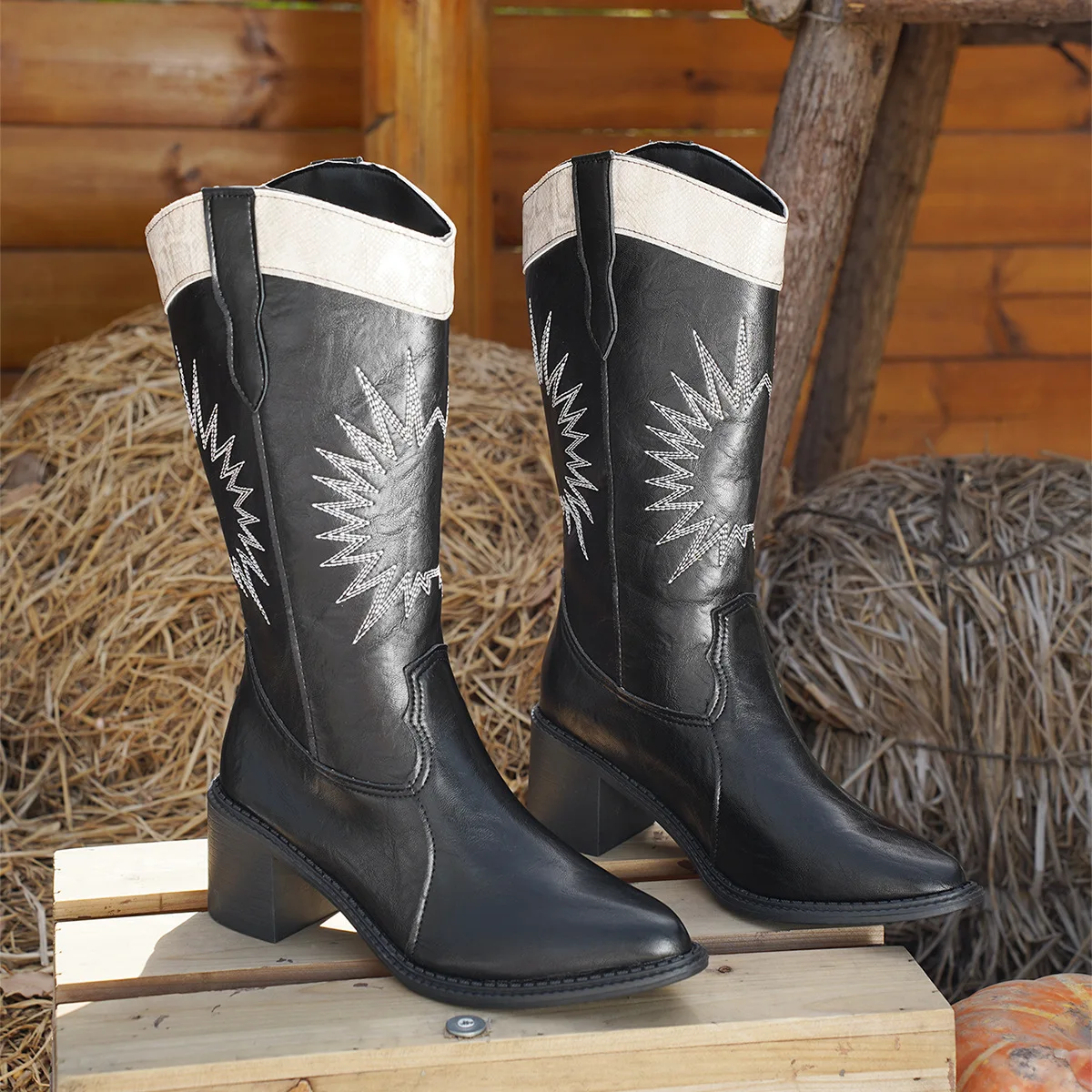 

Осенне-зимние женские сапоги Ньюгородского икры в римском стиле с вышивкой, женская обувь на толстом высоком каблуке с острым носком, кожаные рыцарские ботинки