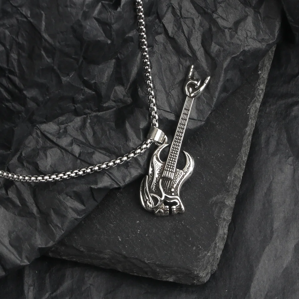 الرجعية الجمجمة باس الغيتار قلادة قلادة للرجال النساء الهيب هوب الشرير نمط اليد لفتة الترقوة سلسلة مجوهرات الأزياء Y2K هدية