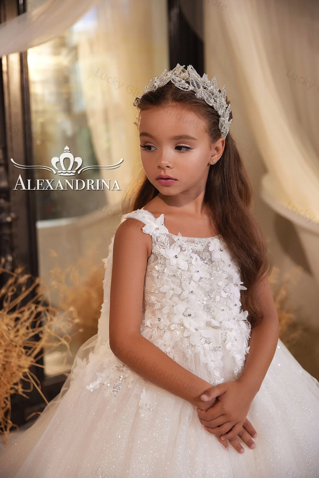 Luxurious Ball Gown Flower Girl Dresses Shiny Sequins Lace Children Pageant Gowns with Shawls Kids First Communion Dresses