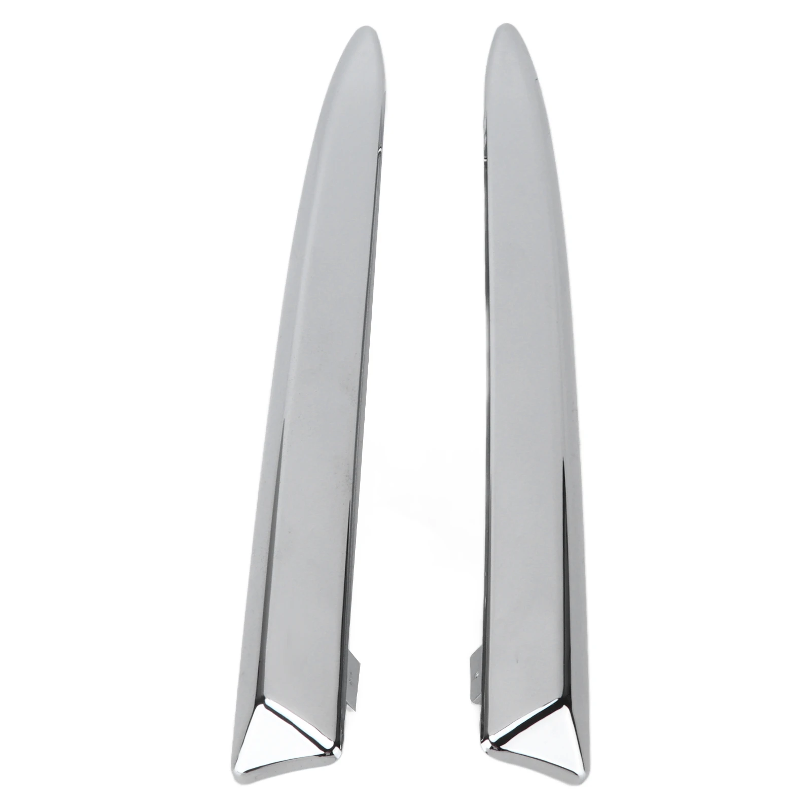 حافة من الكروم العلوي الأمامي للسيارة ، قطع غيار السيارة الخارجية ، صقل السيارة ، استبدال مصد من الكروم من من من من الداخل ،