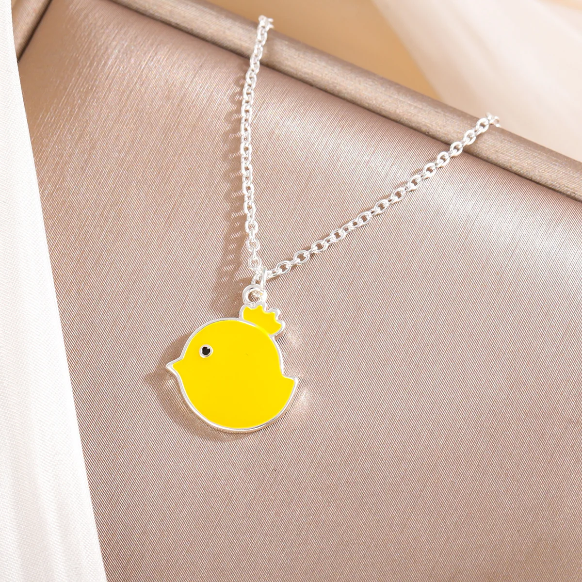 Neu eingetroffen: Modische niedliche Tier-Schmuckstücke aus 925er Sterlingsilber – Großhandel Gelbes Huhn Damen-Anhänger-Halsketten XL234