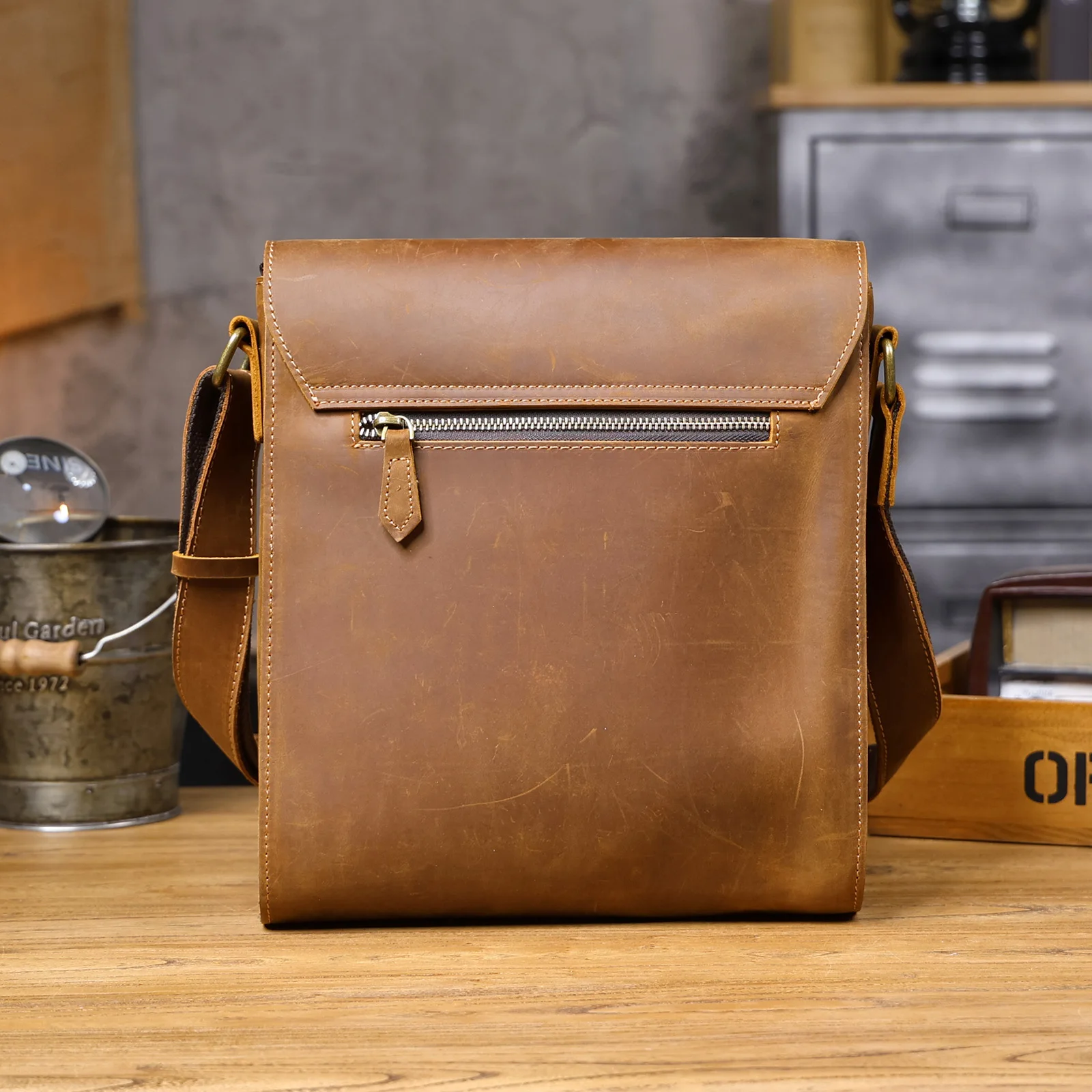 Vintage Casual Herren-Umhängetasche aus hochwertigem Leder, Vertikale Mode-Schultertasche für Männer – Detail 9