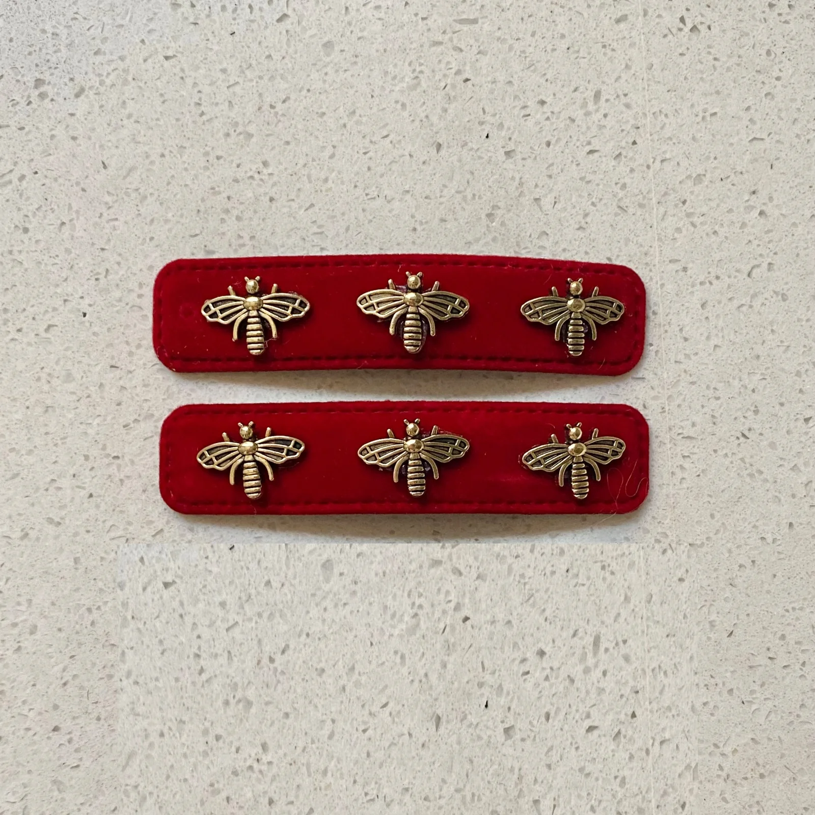 2 Stück rote und schwarze Samt-Haarspangen, goldene Bienenverzierungen, eleganter Haarschmuck für Damen im Retro-Stil, stilvolle Alltagskleidung – Detail 5