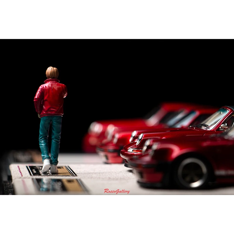 Resin 1:43 Finished Doll 80's Classic Jacket Men's Limited Suitable for 1/43 Scale Car Model DIY Display Collection Decoration