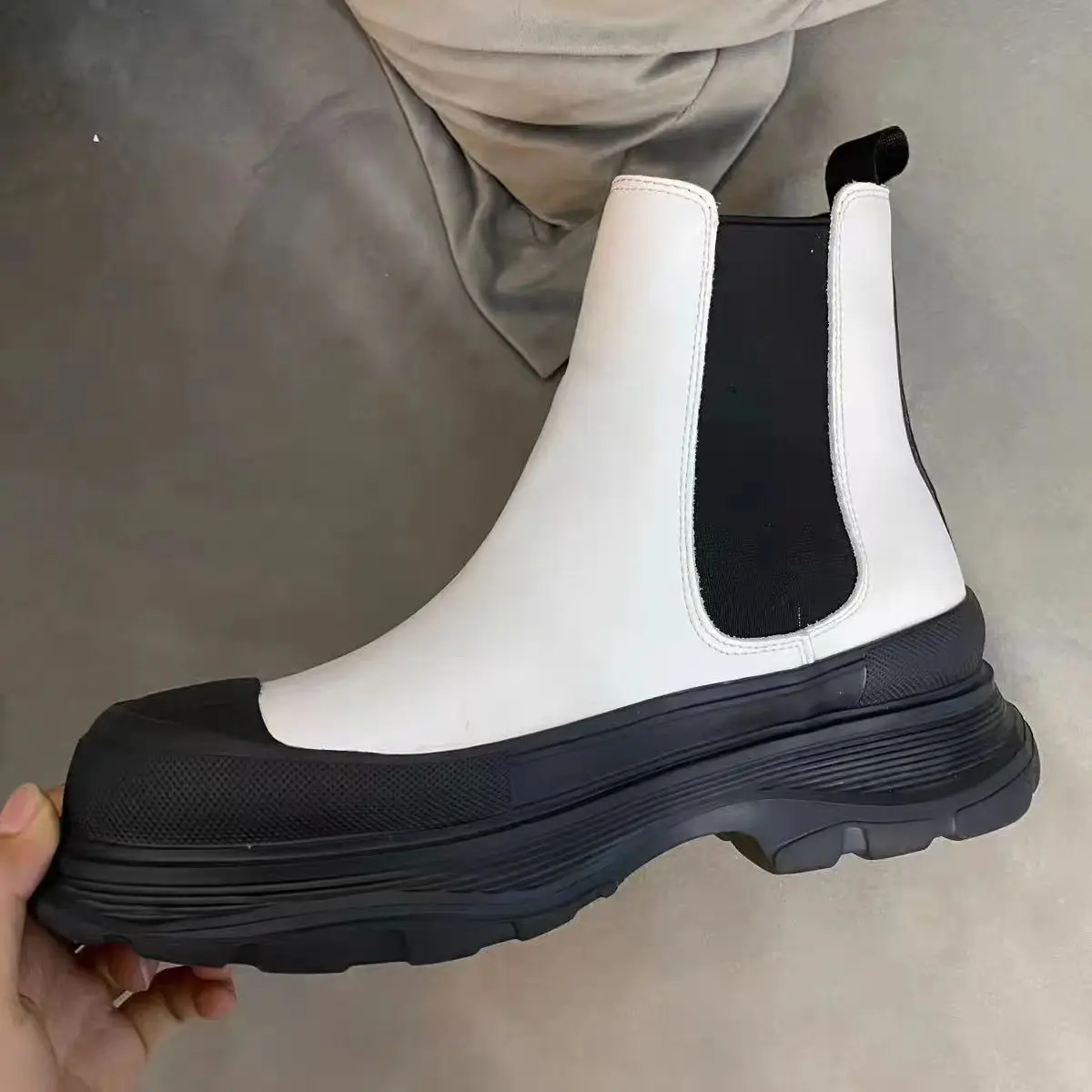 Botas Chelsea de hombre estilo hip hop rock, zapatos de plataforma sin cordones, color negro y blanco, botas de cuero natural estilo cowboy para otoño e invierno.