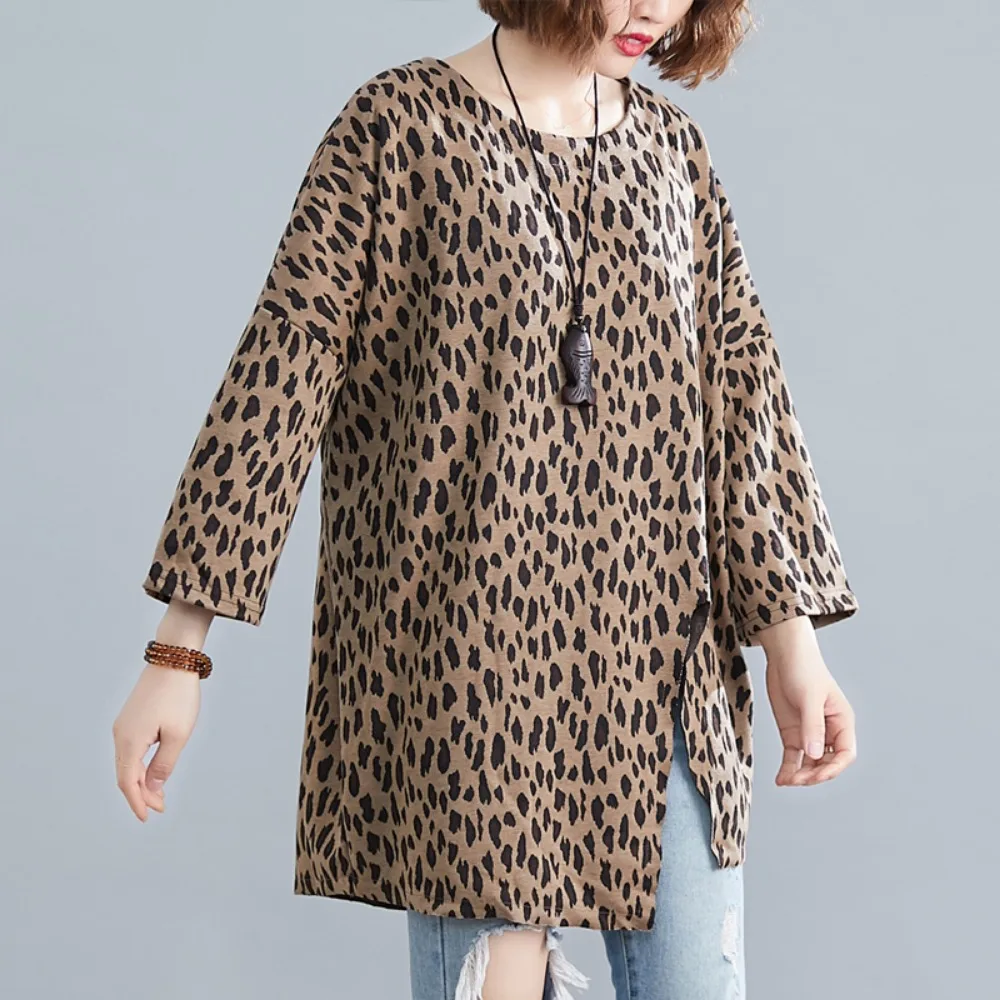 Plus Jeden rozmiar Gruby Mm Leopard Pattern Top Damski Jesienny Nowy Luźny Długi Rękaw Średniej Długości Dzielony Dół T-shirt plus size