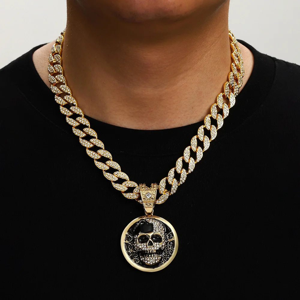 

15mm Cuban chain collocation round three-dimensional drop oil head alloy pendant men's personality exaggerated necklace