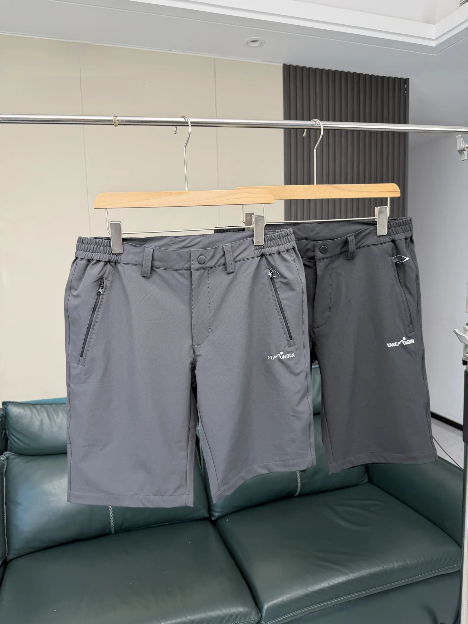 

Breathable Wear Resistant Summer Elastic Waist Outdoor Casual Commuting Shorts for Men Trendy Straight Leg Length Summer Shorts