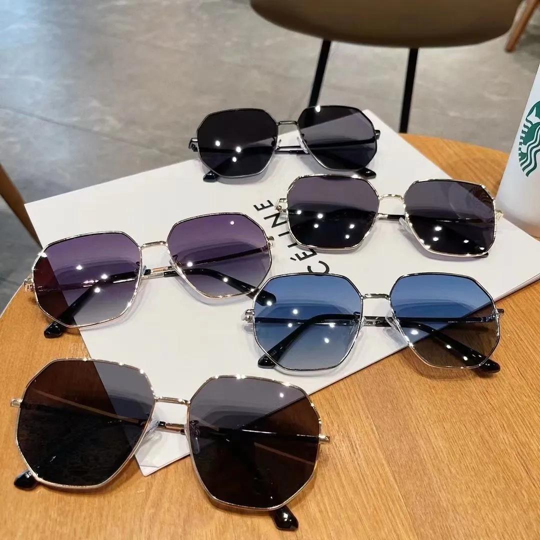 

Модные солнцезащитные очки в европейском и американском металлической маленькой квадратной оправе, корейская версия, очки в стиле ретро, квадратные солнцезащитные очки с защитой от ультрафиолета