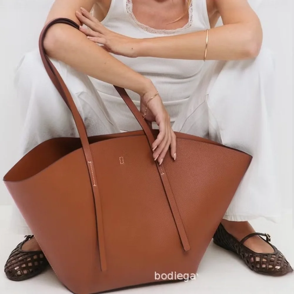 

2025 New Bag Suit Large Tote Bag Wing Bag Large Capacity Single Shoulder Commuting Handbag Sports Bag