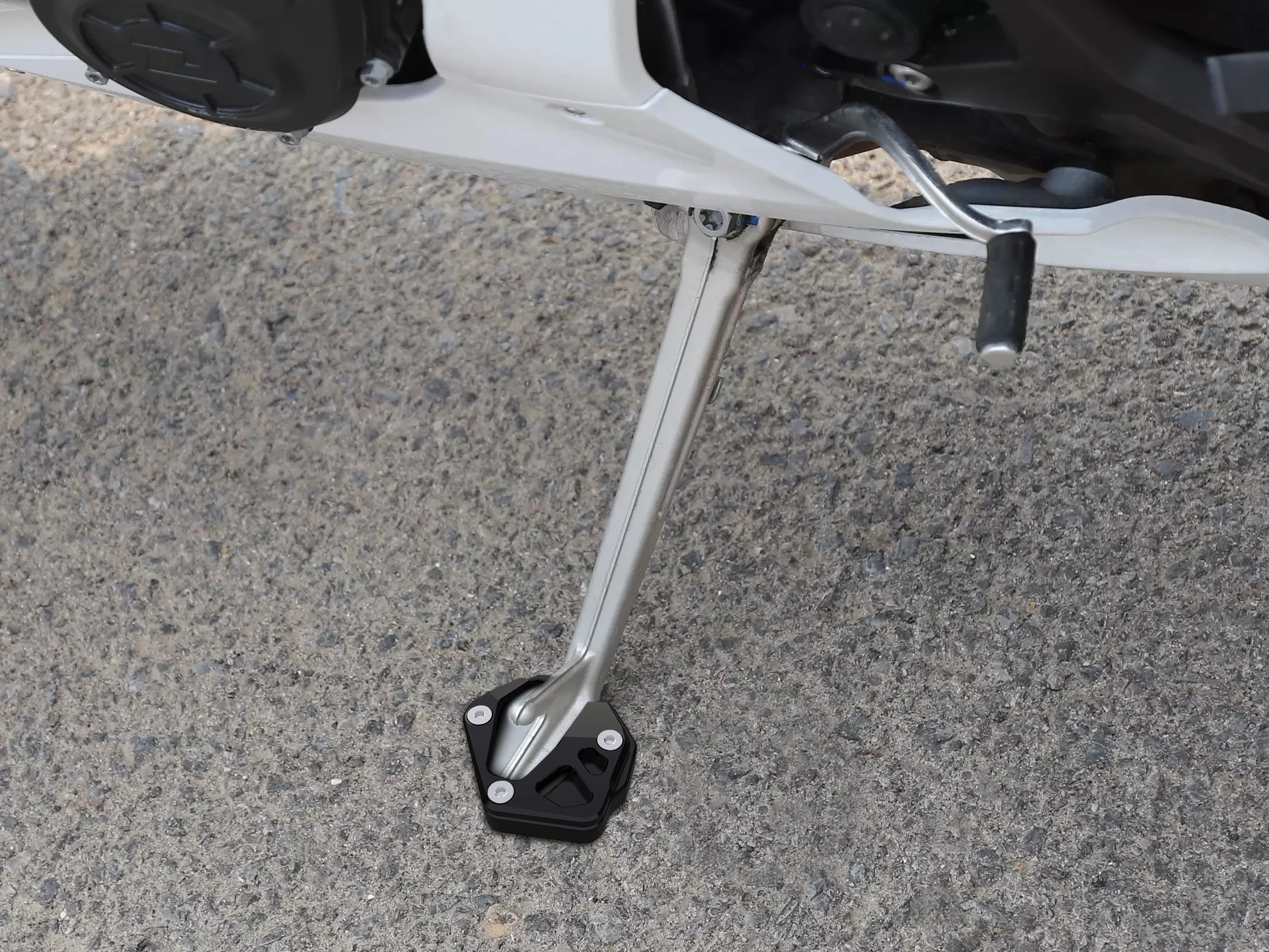 

2024 Motorcycles Foot Side Stand Enlarger Plate Pad Kickstand Extension Accessories For Moto Guzzi V100 V 100 Mandello S 2023