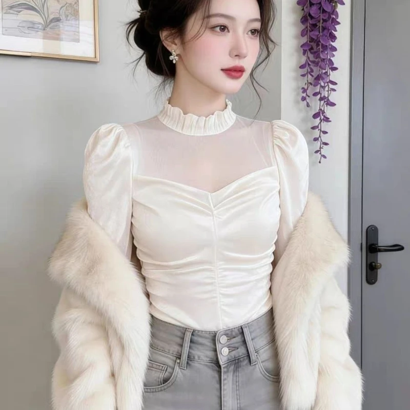 

Женская велюровая футболка с рюшами и воротником-стойкой, бежевая, с сетчатыми вставками, весна-осень 2026, приталенная, из велюра