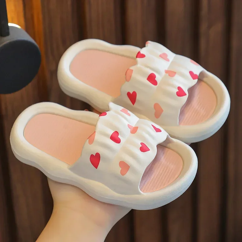 Kids Slippers Summer Anti Slip Indoor Home Slippers Love EVA Girls Shoes Cute Princess Beach Shoes Soft Sole Bathroom Slides 슬리퍼