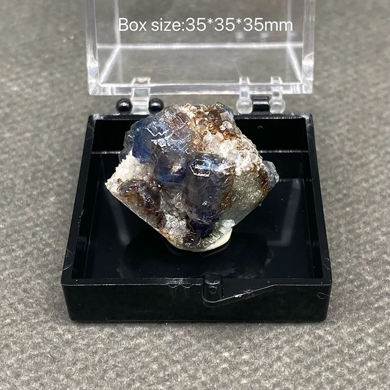 

100% редкие натуральные минеральные образцы синего флюорита внутренней Монголии и кристаллы из Китая Внутой Монголии + размер коробки: 35*35*35 мм