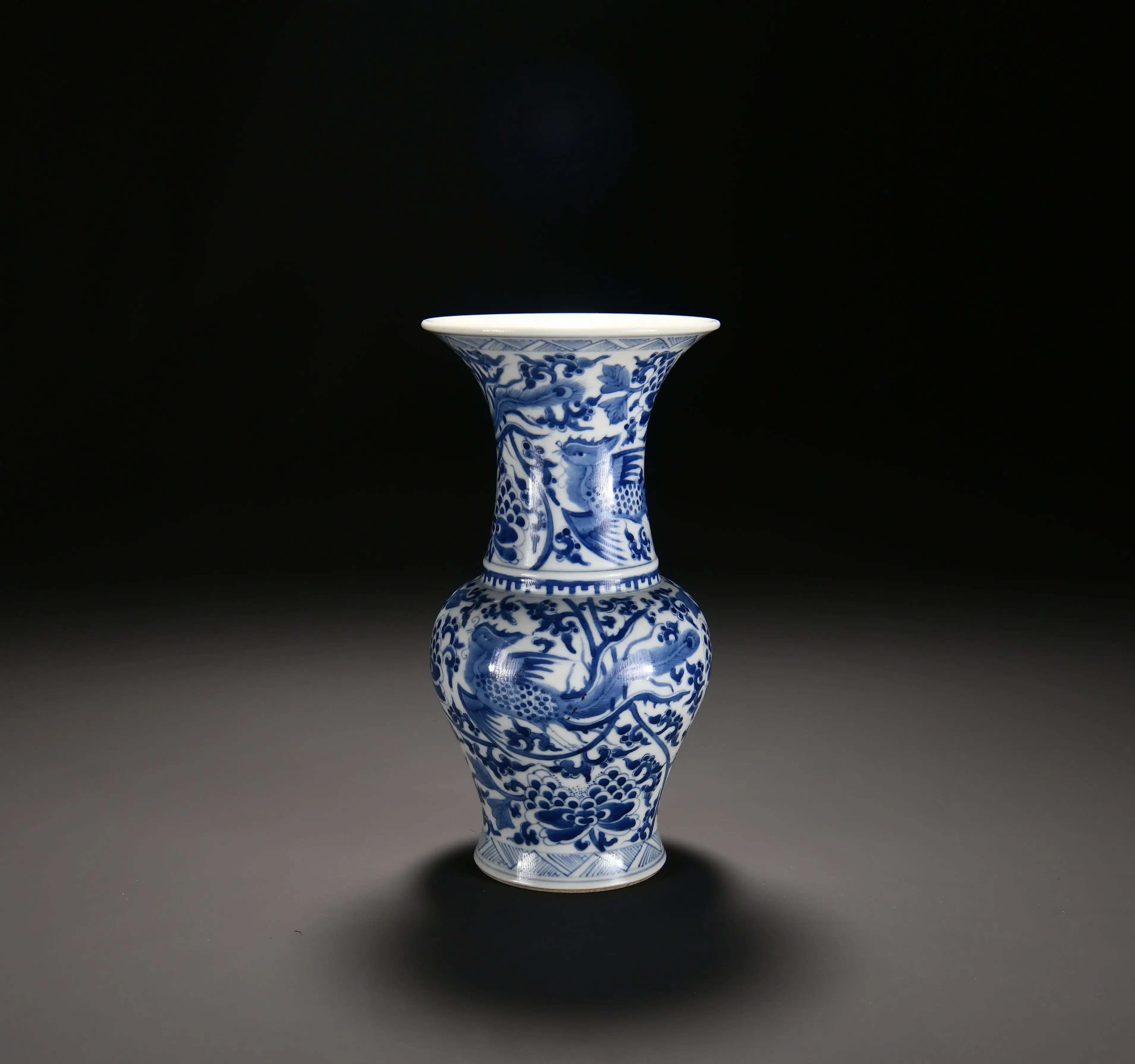 Antique Collection Qing Kangxi Period Blue and White Porcelain Vase with Phoenix Peony Pattern