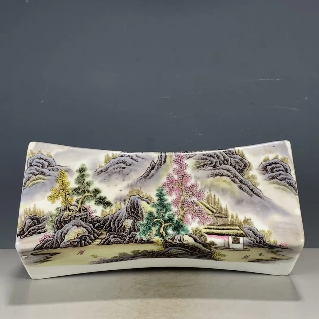Coussin en porcelaine Famille Rose avec calligraphie « La sérénité mène à la tranquillité », marque de règne Qianlong