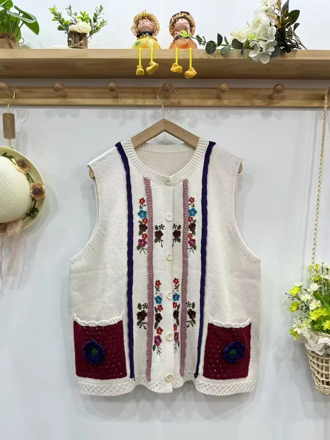 Autumn New Sweet Single Breasted Embroidered Sweater Vest Women Casual Sleeveless Tops D165