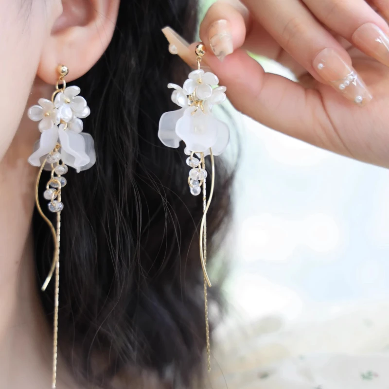 French Retro Premium Shell Flower Fringed Long Clip on Earrings Women's 2025 New Temperament Ear Clips Without Ear Piercings