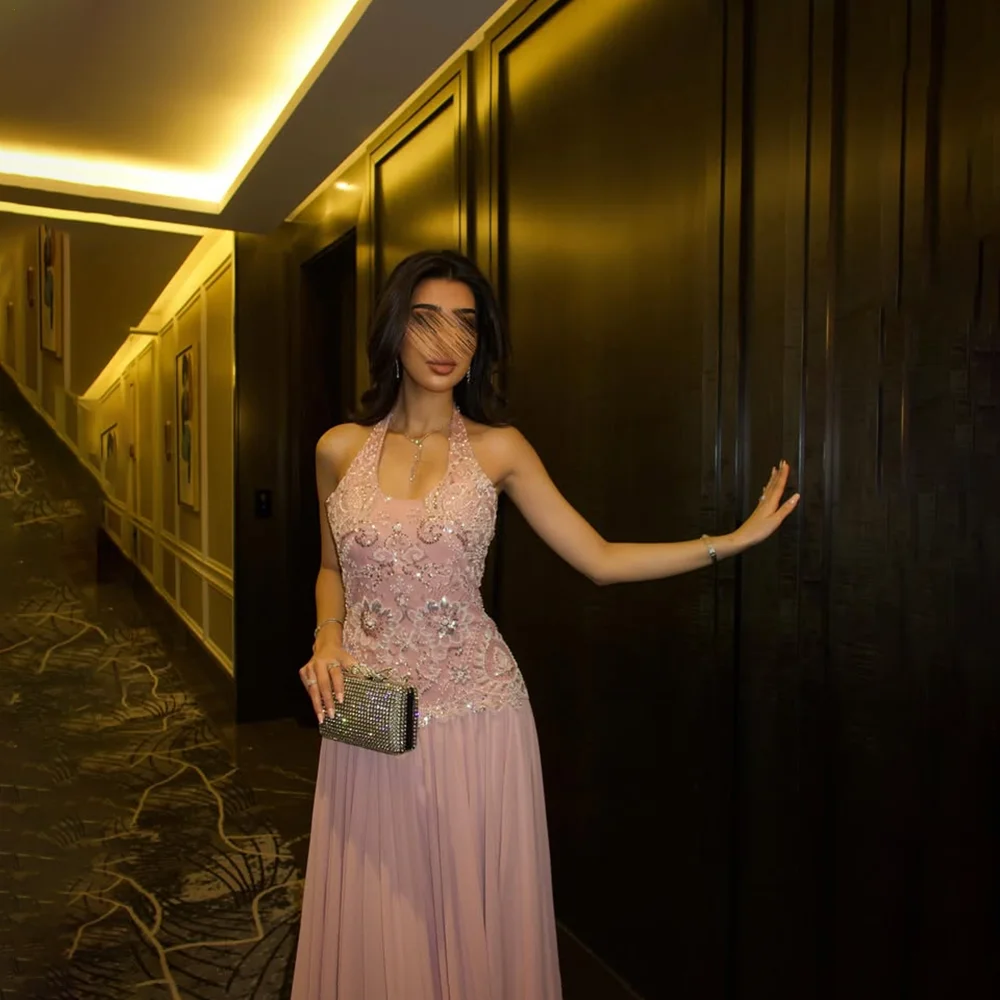 ชุดราตรีสีชมพูทันสมัย แบบสั่งตัดประดับเลื่อม สายคล้องคอ ทรงเอไลน์ ผ้าชีฟองจีบระบายยาวกรอมพื้น สำหรับงานเลี้ยงอย่างเป็นทางการ ปี 2025