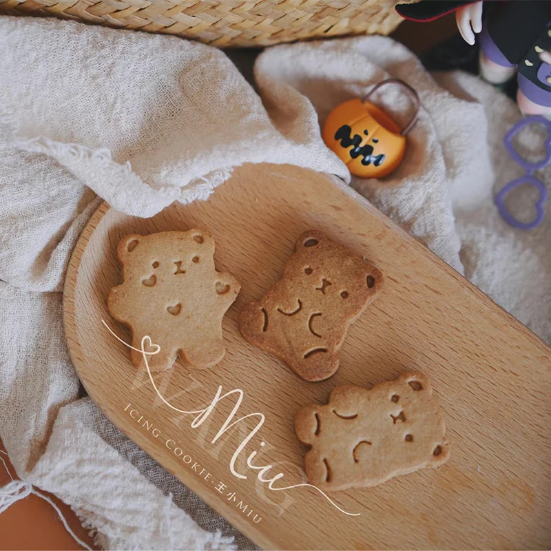 Bear Pattern Cookie Cutter Valentine\'s Day Love Bear Animal Shape Biscuit Mold Hand Pressure Fondant Cake Decorator Sugar Craft