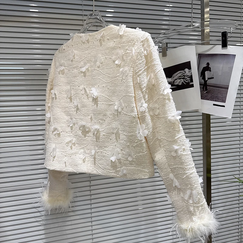 معطف شتوي جديد لعام 2025 بتصميم عطري صغير ثلاثي الأبعاد بأكمام ريشة على شكل زهرة وبطانة سفلية معطف قصير للنساء #6