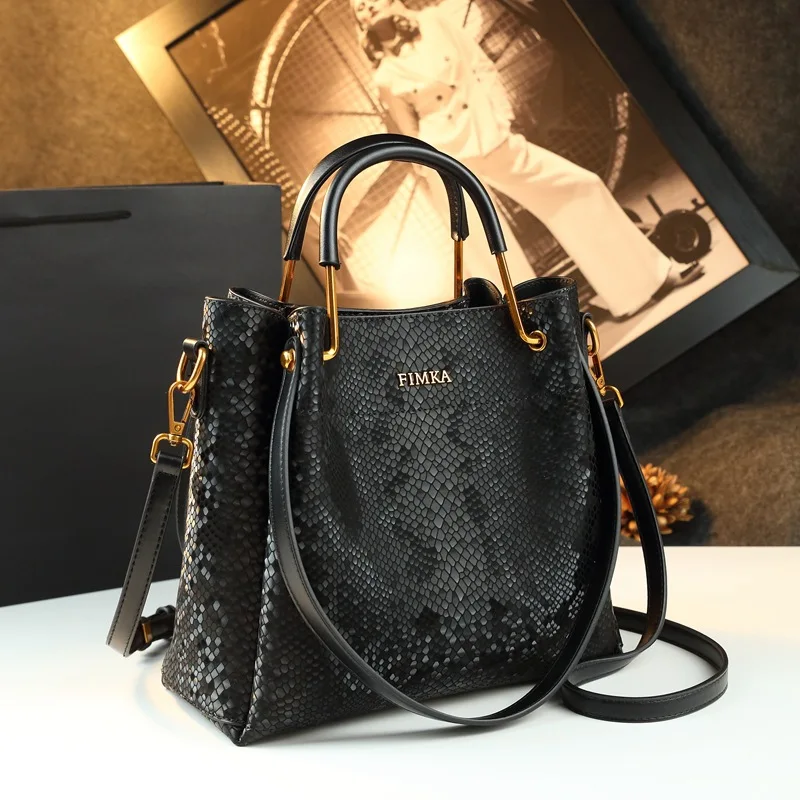 Niche high-end black handbag women, 2026 new model, shoulder and crossbody bag, trendy bucket bag
