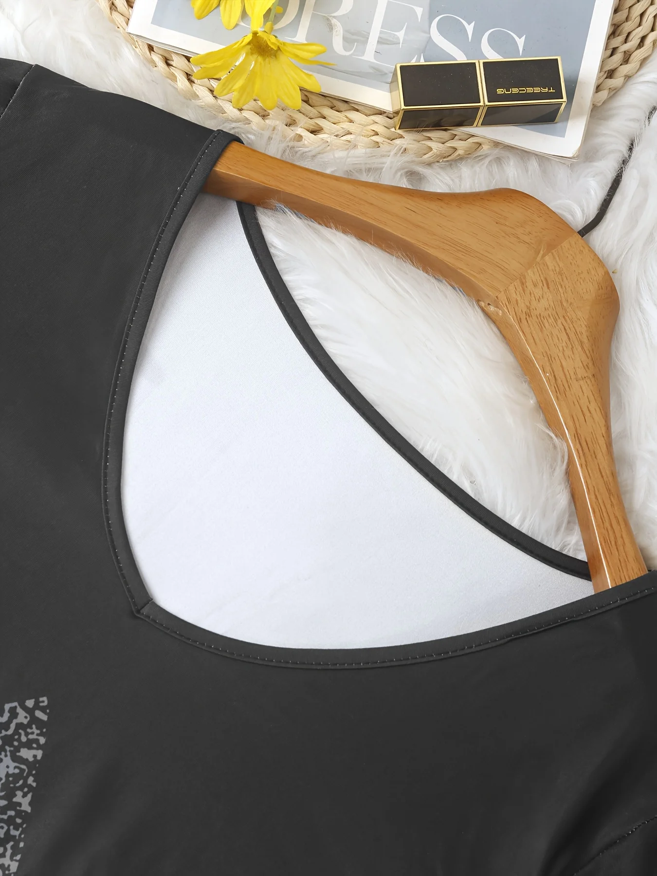 Stilvoller Damen-Pullover in Übergröße mit V-Ausschnitt und elegantem geometrischem Muster für den Alltag – Detail 3