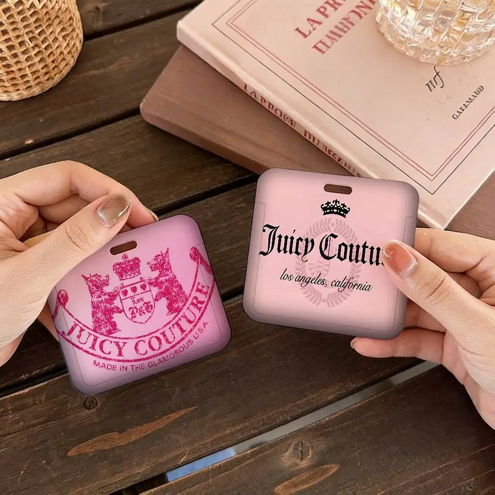 

Держатель для бейджей J-Juicy Cool C-Couture: чехол для удостоверений личности, пропусков, рабочих карт сотрудников компании, чехол для проездных билетов с ремешком