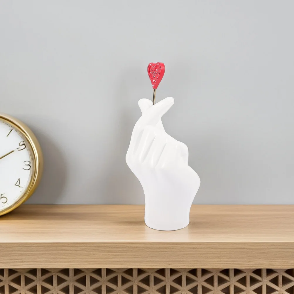 

Resin Heart Hand Gesture Ornament Stylish Valentine Day Centerpiece for Desktop Living Room Bedroom Modern Interior Decoration