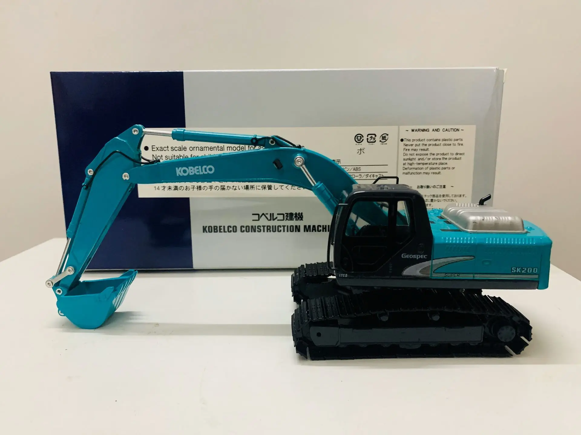 

Kobelco Acera Geospec SK200 Excavator 1/50 Scale DieCast Construction Machinery Model