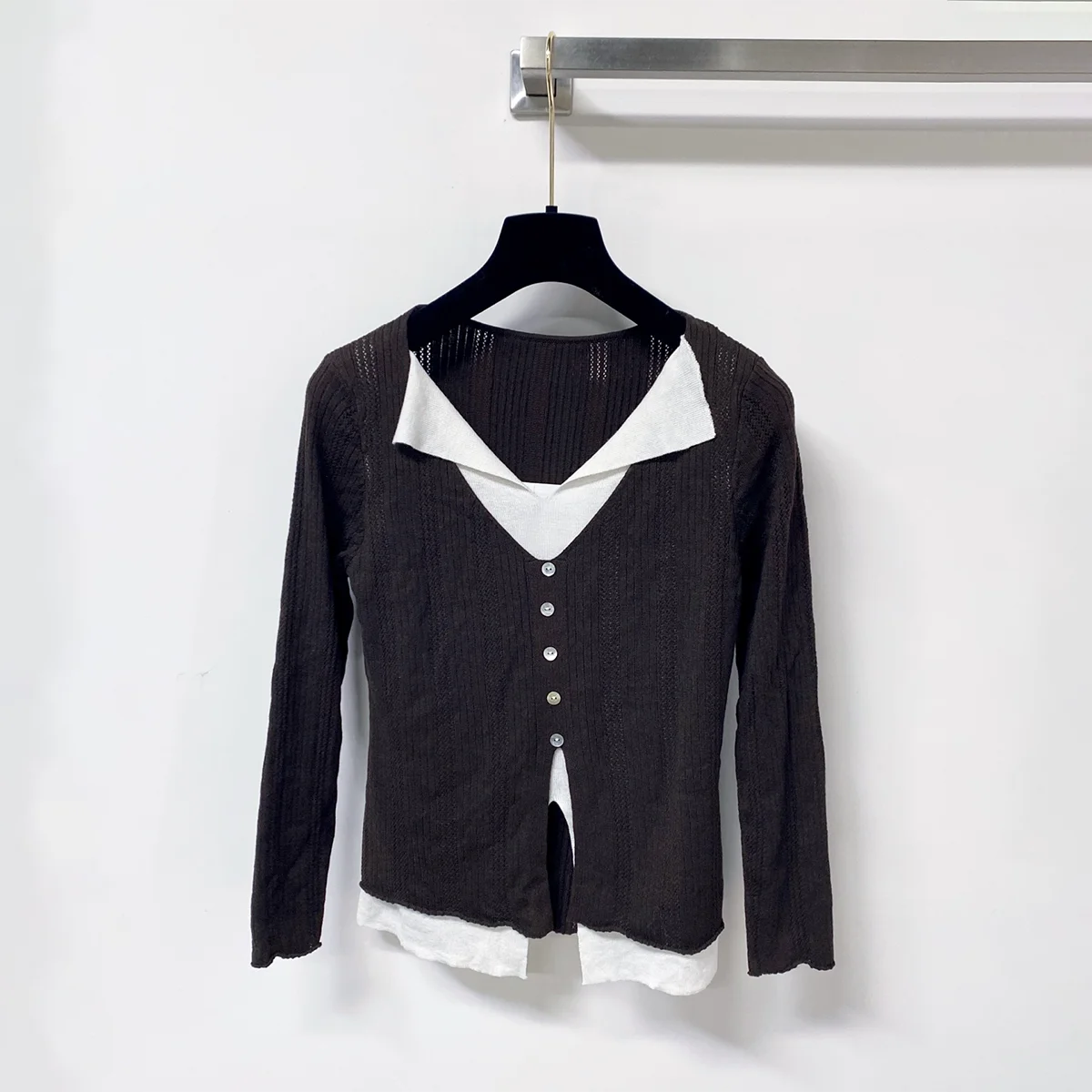 2026 High Quality Women's Fake Two Piece V-neck Vertical Pit Strip Knitted Long Sleeve Top--26922175