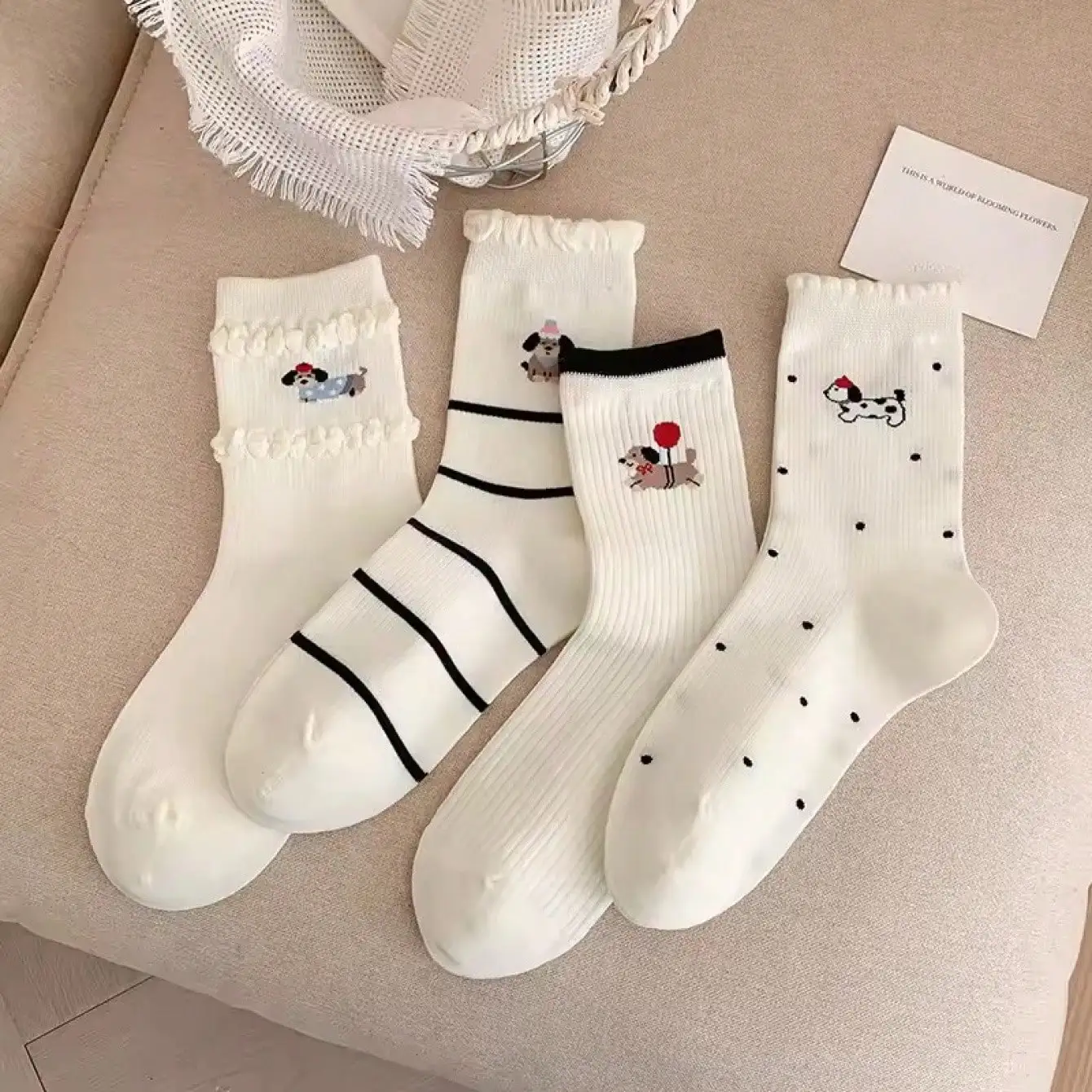 Calzini bianchi a pois da donna Primavera Estate Calzini a tubo medio a righe sottili e traspiranti Cartoon Dog Calzini da donna carini giapponesi Kawaii