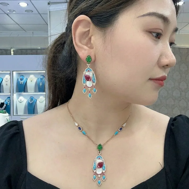 

Дизайнерские серьги и колье для женщин, украшенные кубическим цирконием, перламутром, бирюзой и кисточками, наборы украшений для вечеринок.