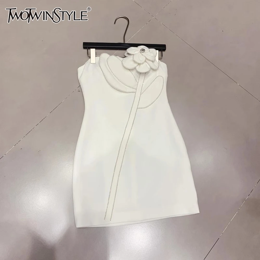

TWOTWINSTYLE Solid Spliced Appliques Sexy Dresses For Women Strapless Sleeveless Backless High Waist Chic Dress Female KDR542370