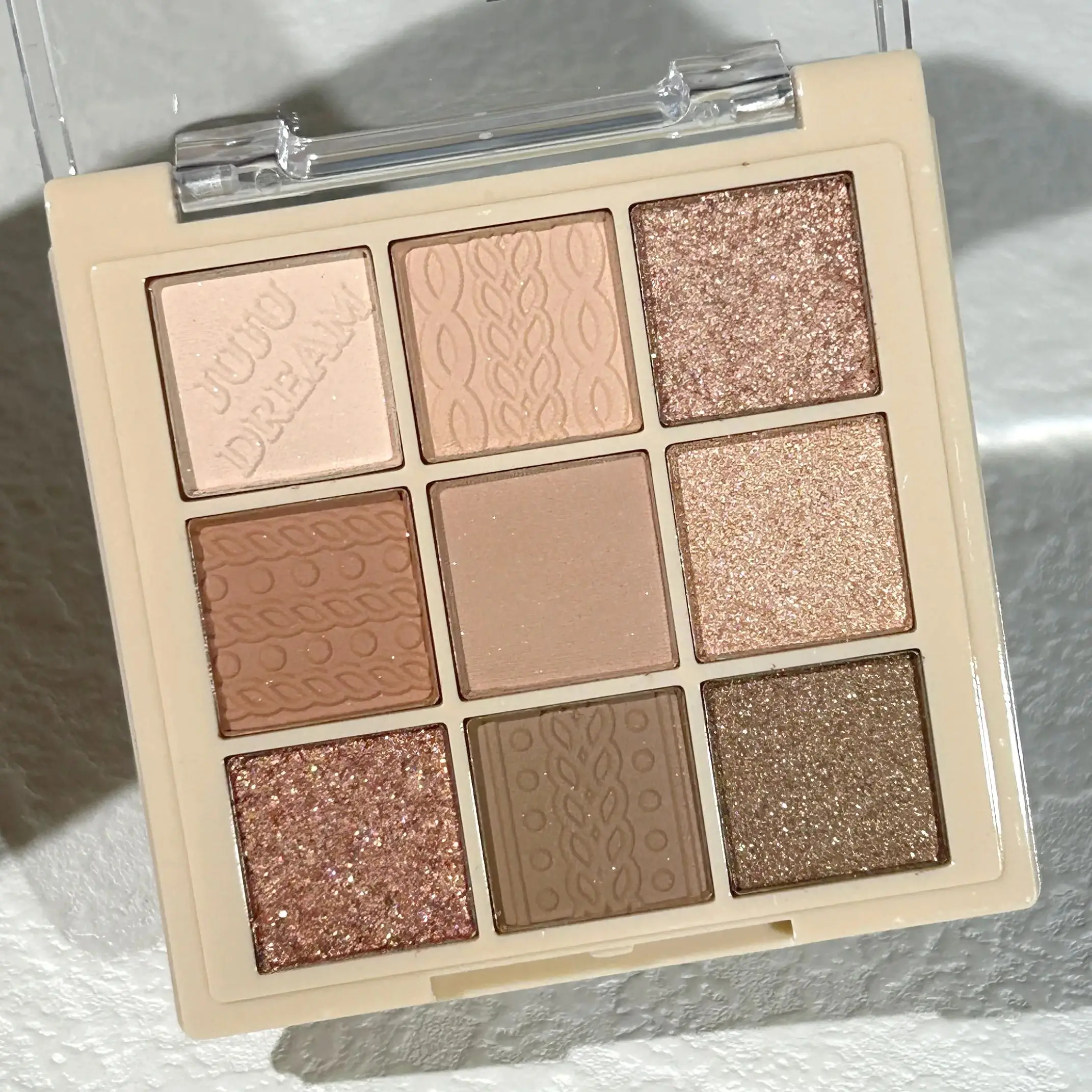 Luxurious 9 color eyeshadow palette - Velvet matte and shimmer effect, durable waterproof, berry, brown and nude tones