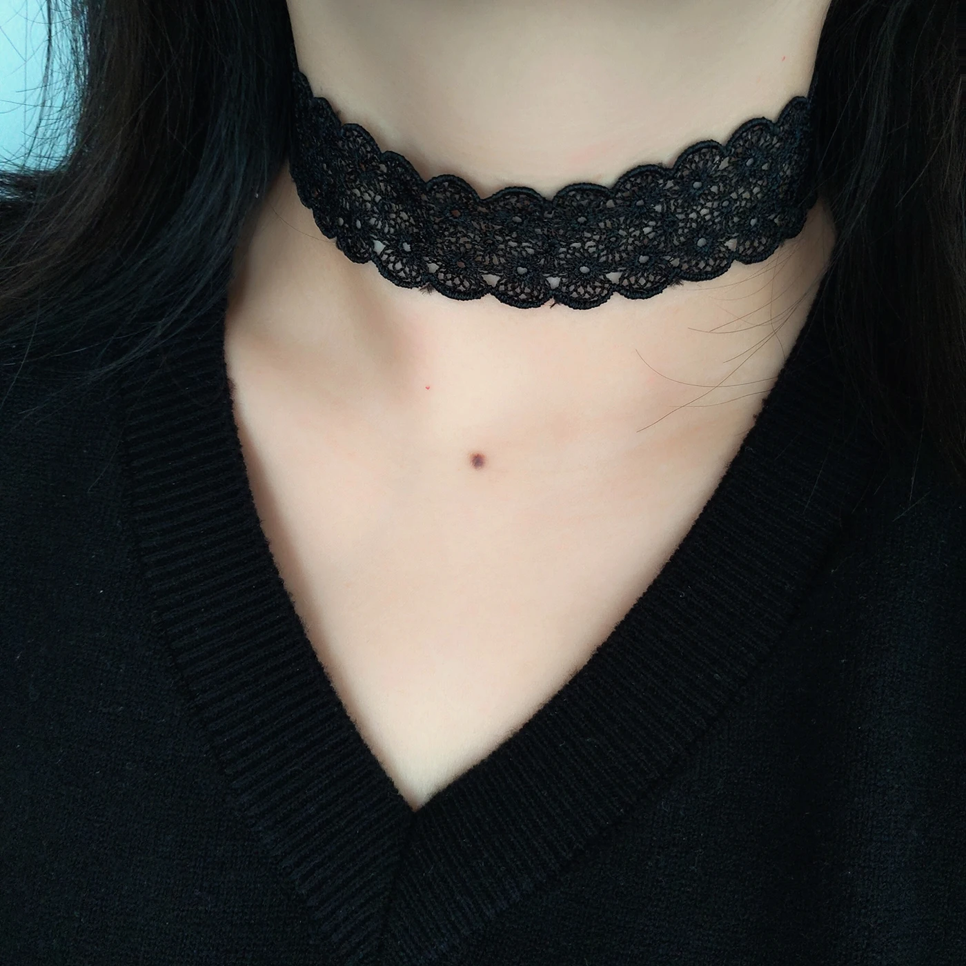 1 piece of fashionable, simple, and sexy black hollow lace choker necklace for women, suitable for daily wear