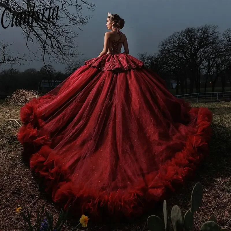 فساتين Quinceanera ذات ثنيات على شكل قلب أحمر مكشكشة فستان حفلة مطرز بالخرز دانتيل حلو 15 Años مكسيكي مخصص