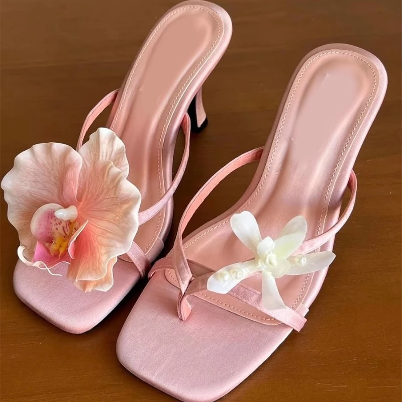 

Тапочки ручной работы на высоком каблуке, асимметричный лебедь, цветочный дизайн, сказочный стиль, крутое лето, женские пляжные тапочки с резиновой подошвой