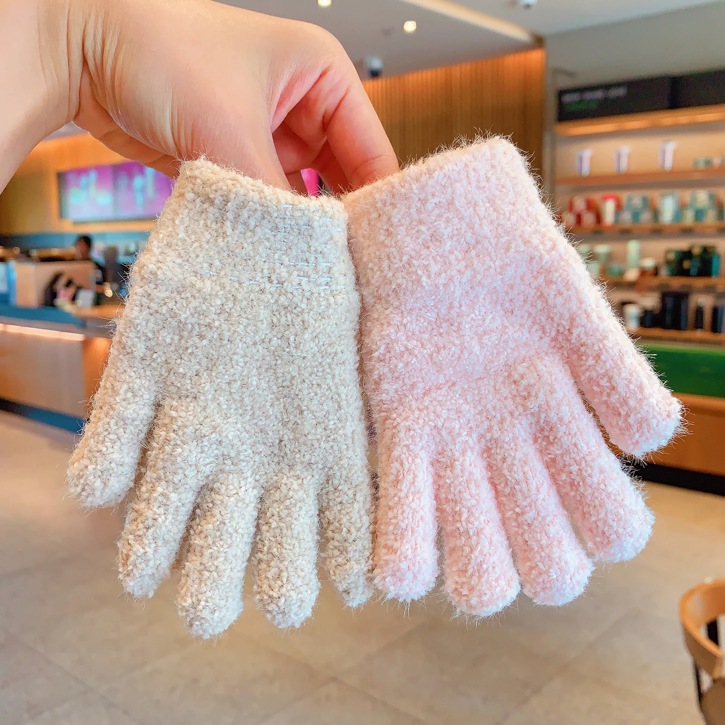 Weiche, flauschige, gestrickte, dehnbare Vollfingerhandschuhe für Mädchen, Jungen, Kinder, Kleinkinder, Plüsch, Bonbonfarben, warme Handschuhe für den Winter 2026 – Detail 5