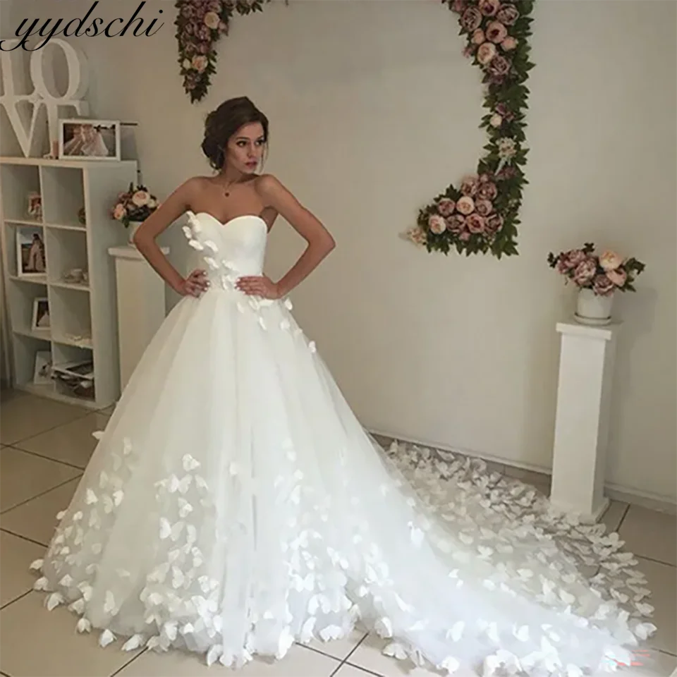 Nuovi eleganti abiti da sposa bianchi con scollo a cuore e farfalla 2025, lunghezza del pavimento, strascico di corte, tulle, cerniera, abiti da sposa per le donne