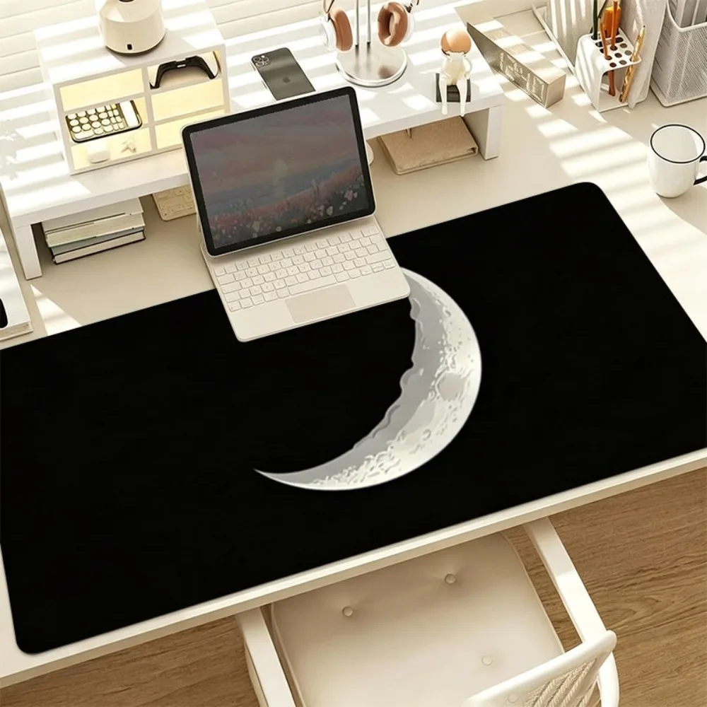 Realistic texture crescent-shaped mouse pad, black background non-slip polyester table mat, durable and easy to clean.