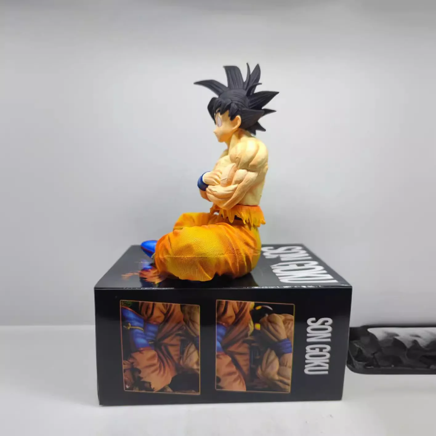 Figurines Dragon Ball Son Goku, 15cm, Figurine d'action assise, modèle en Pvc, Collection de statues, jouets de décoration, poupée d'ornements cadeaux