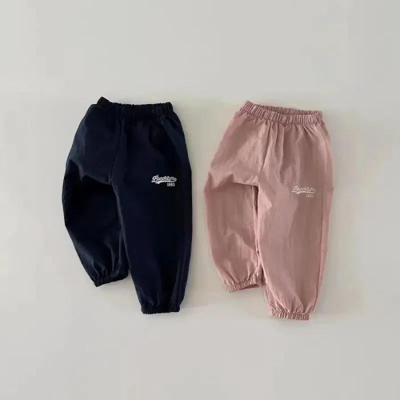 Calça solta casual para bebê, estampa de letras, calça esportiva infantil e infantil, moda infantil, novo, outono, 2024