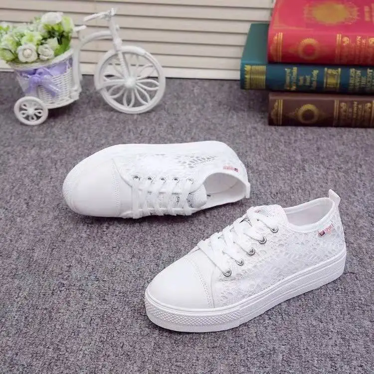 Buty damskie modne letnie buty w stylu casual białe trampki wycięcia koronkowe płótno Hollow oddychające platformy trampki Tenis Feminino