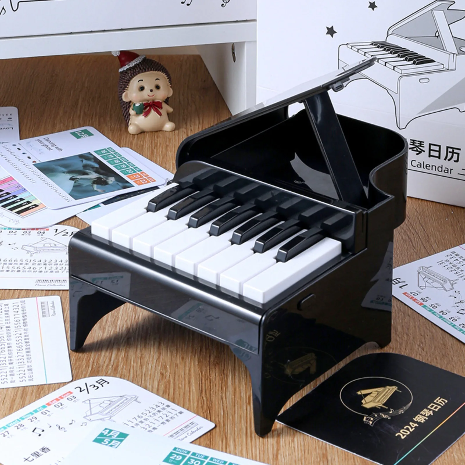 Melodic Harmony: Playable Piano Desk Calendar 2024 | 3D Memo Pad Creative Time Piece Calendar With 52 World Famous Songs