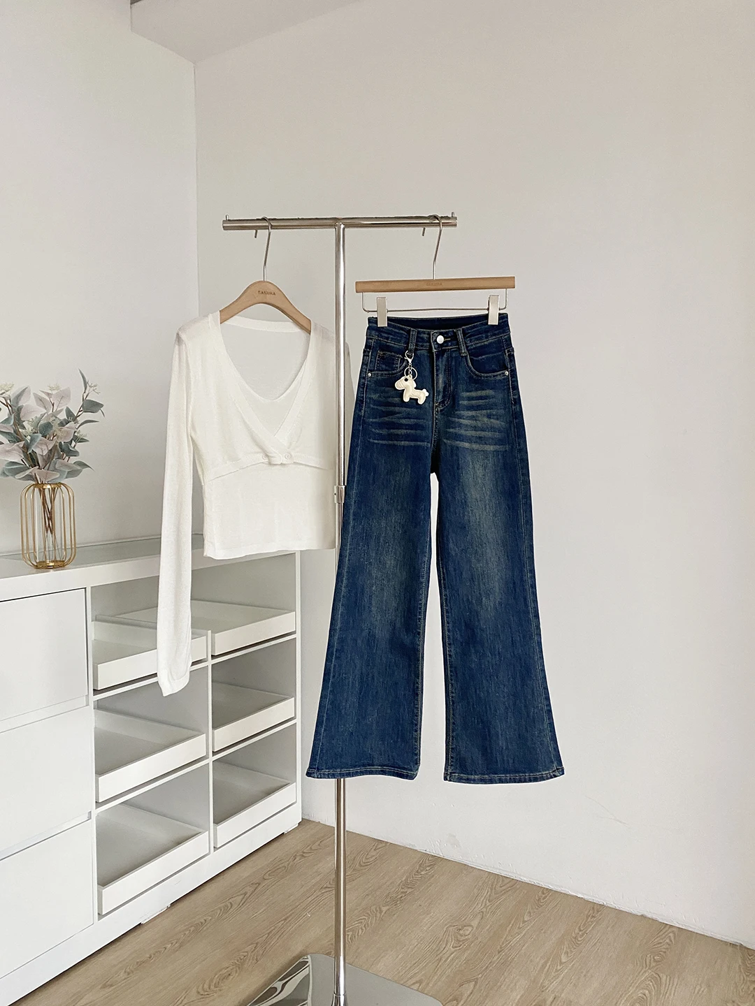 

Retro High Waist Draped Washed Denim Jeans Women's Spring 2026 New Slimming Versatile Wide Leg Pants Ladies Fashion