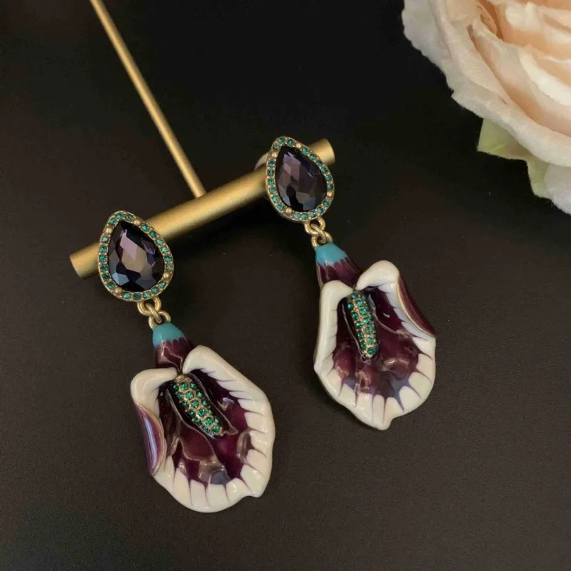 

Middle-aged Vintage Electroplated Purple Gradient Enamel Violet Earrings Design Sense Three-dimensional Relief Earrings Women