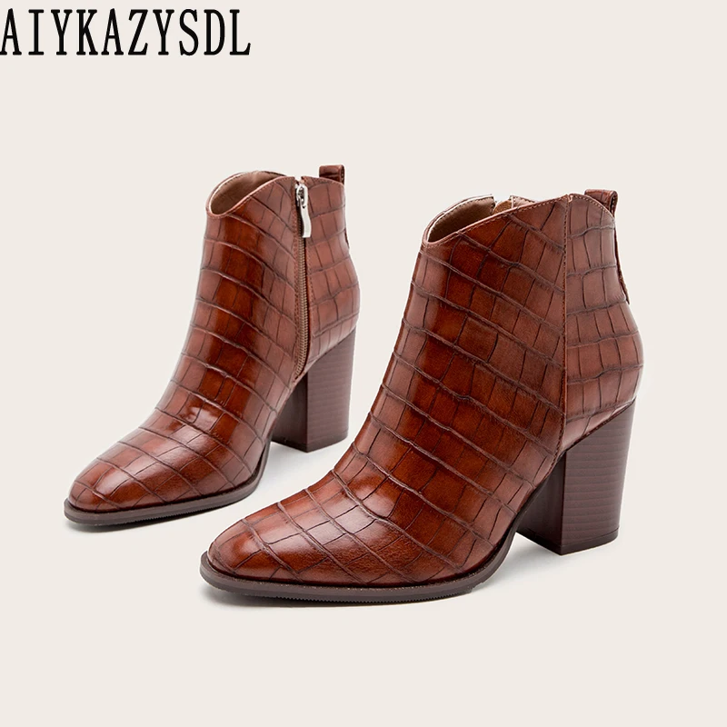 

AIYKAZYSDL 2023 Vintage Autumn Winter Texture Leather Chelsea Ankle Boots Block Chunky High Heel Western Cowboy Cowgirl Bootie