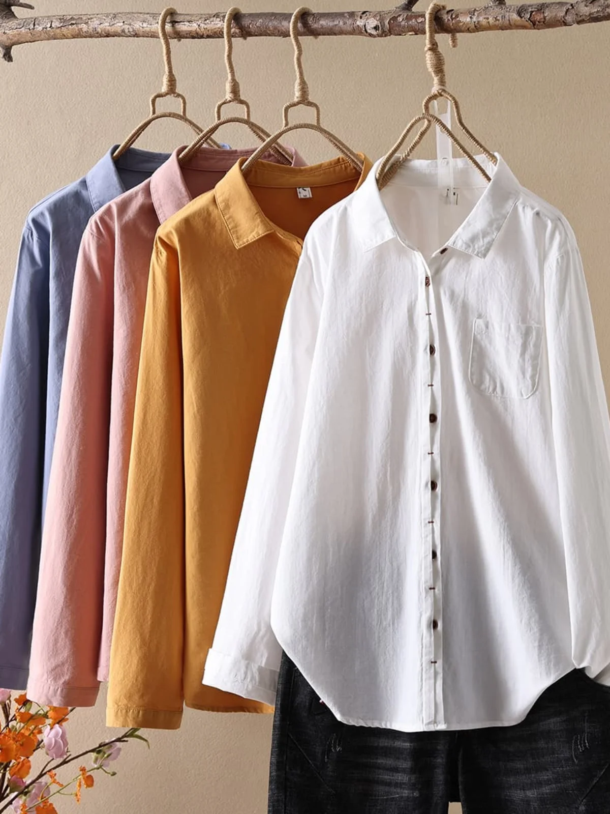 

Элегантная белая рубашка из выстиранного хлопка для женщин, весна 2025: модная свободная модель с длинным рукавом и пуговицами на воротнике