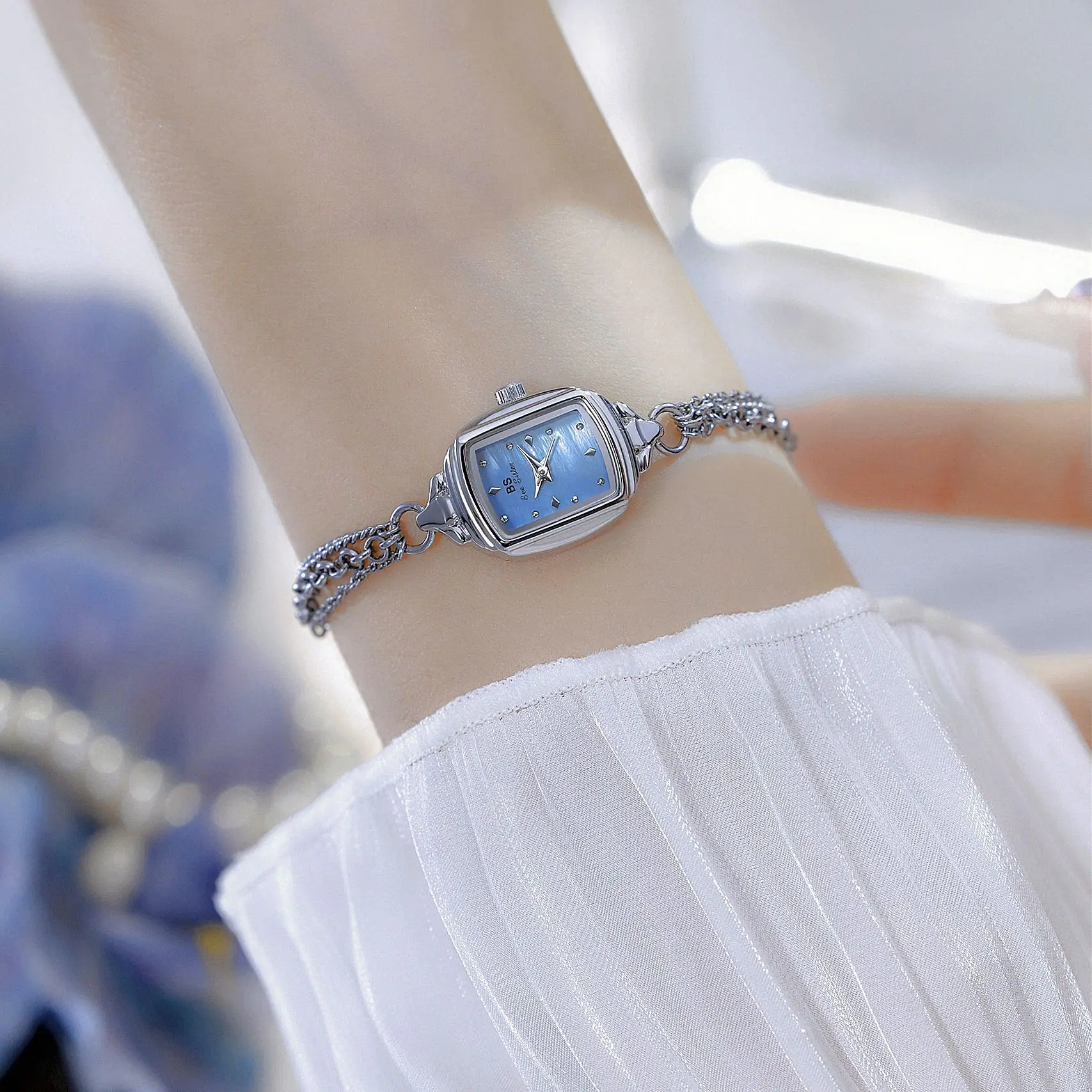 ساعة يد نسائية أنيقة سوار ساعة يد فضية صغيرة بسيطة ريترو مربع الراقية ساعة نسائية ماركة